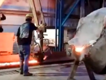 ตัวจัดการการหล่อหลายฟังก์ชั่นด้านหน้าของเตาอบที่ใช้สําหรับอุตสาหกรรมหล่อ